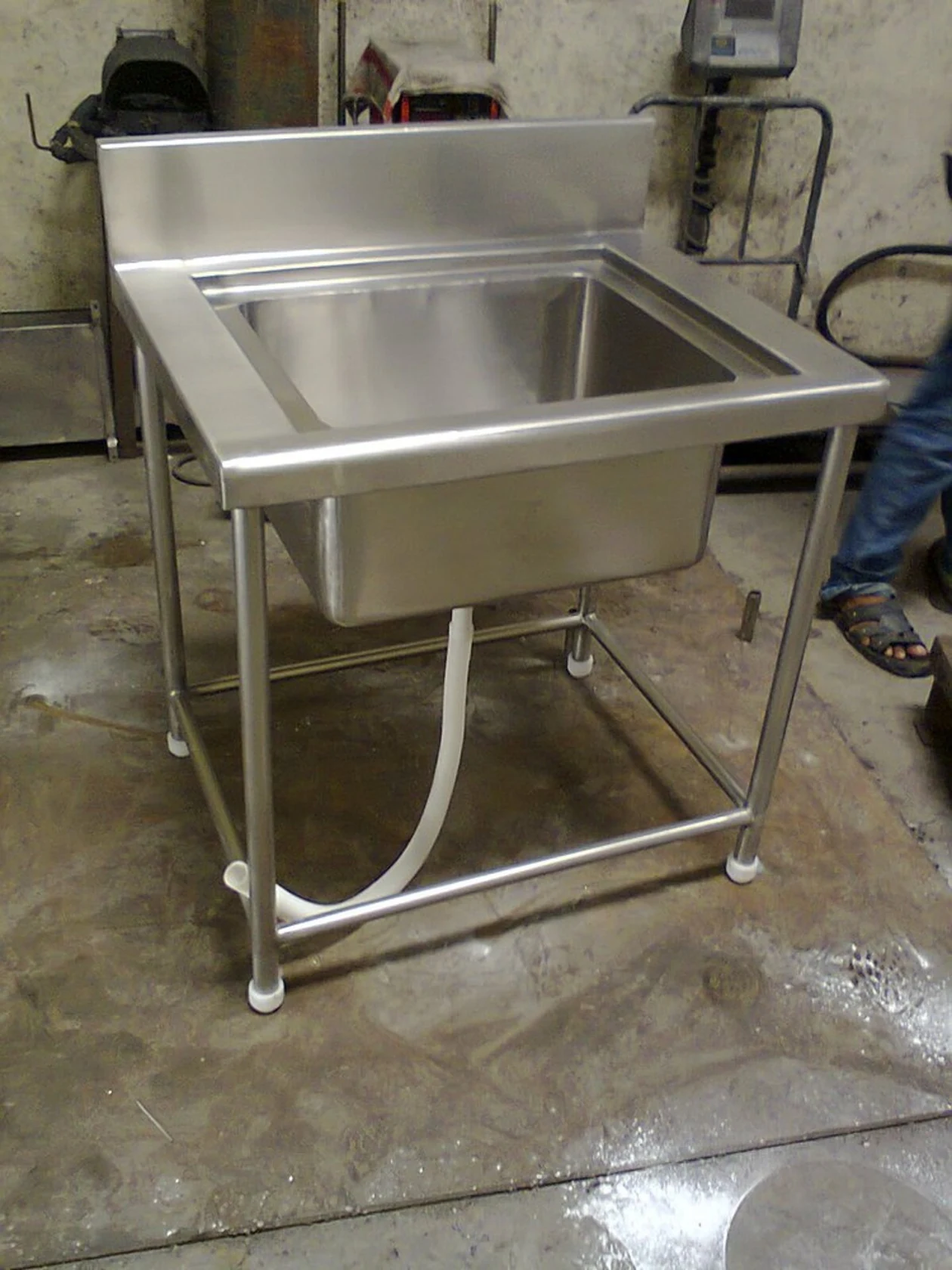Mobiliario y fabricación en acero · 4